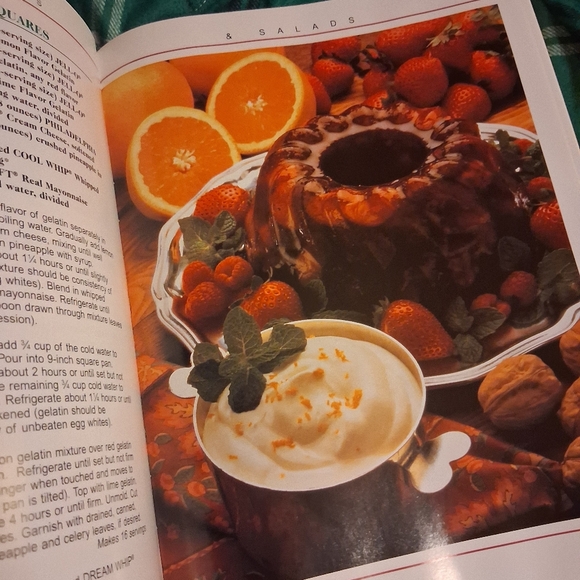 Vintage Treasury of Christmas cookbook.🎄🎁 - Picture 14 of 16